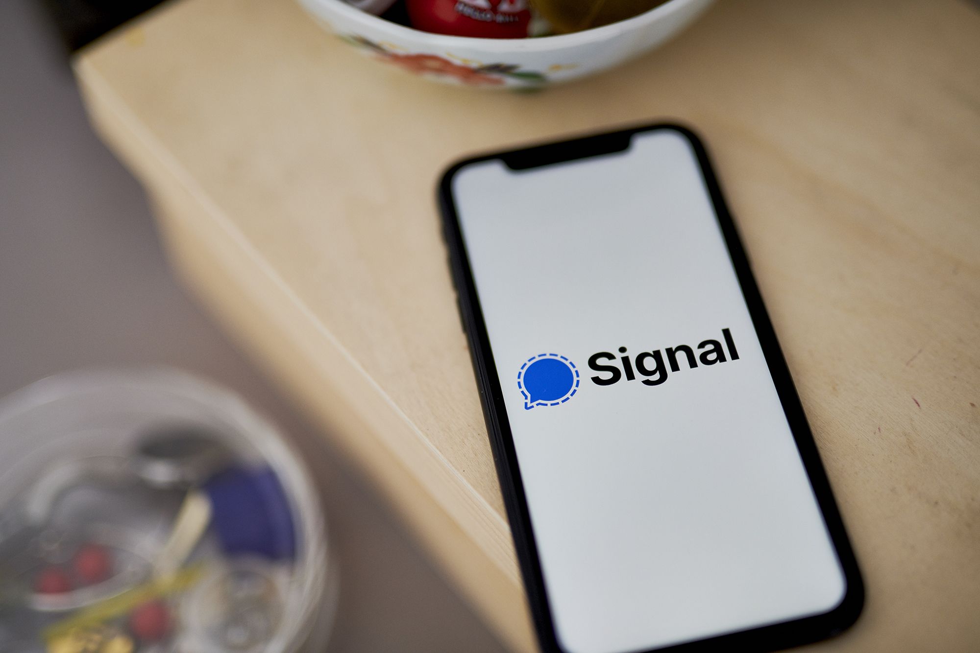 How to expand Signal's customer base